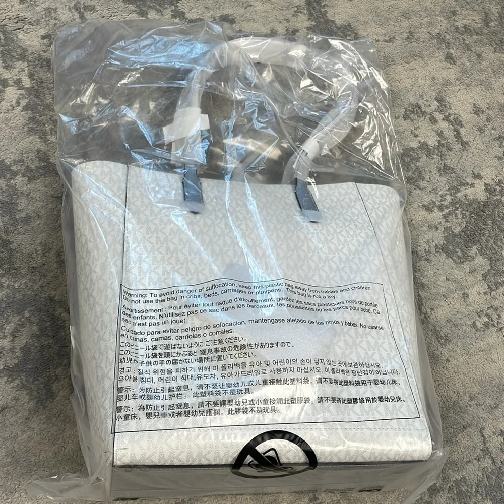 NWT MICHAEL Michael Kors Vincent Large Logo Tote Bag With Card Case Ivory